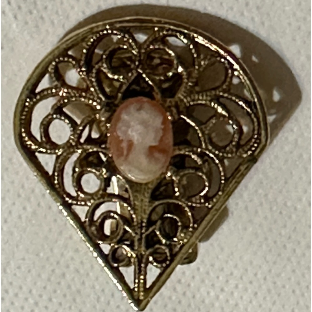 Cameo Gold Tone Clip On